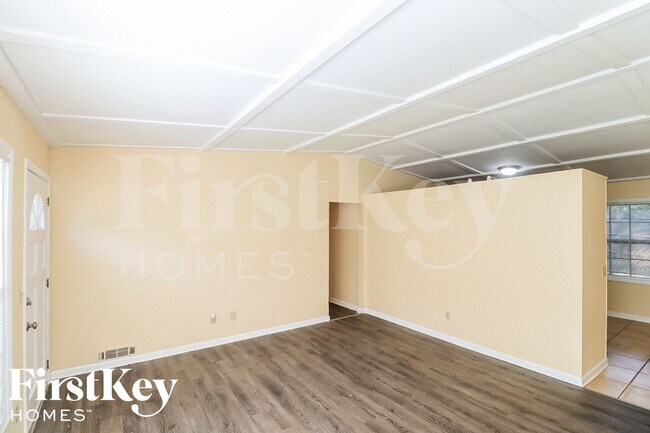 Foto del edificio - 2450 Rolling View Dr