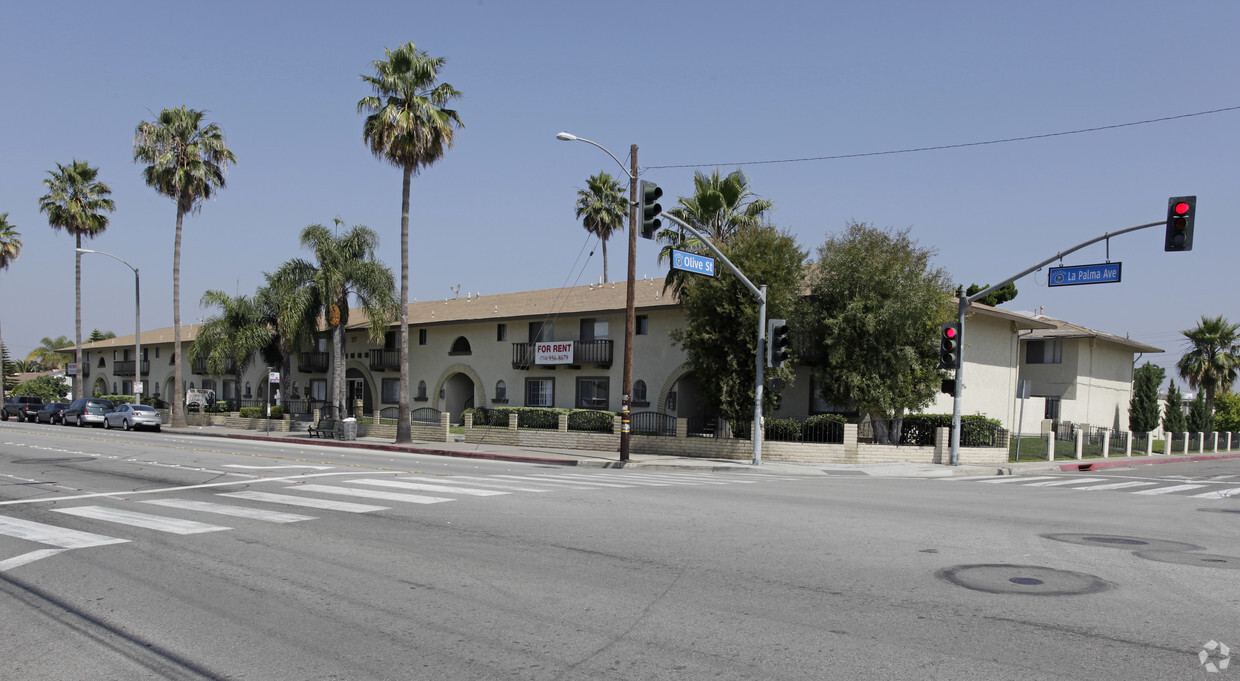 Primary Photo - Las Palmas Apartments