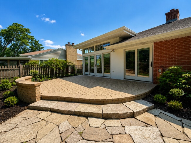 Building Photo - 924 Brookline Ln