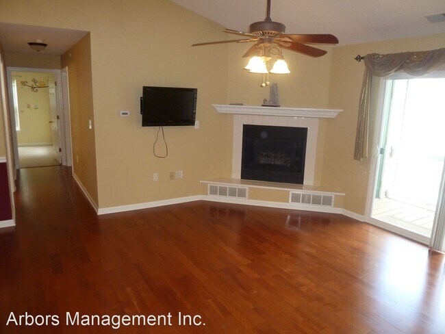Building Photo - 3 br, 2 bath House - 3212 Lenox Oval
