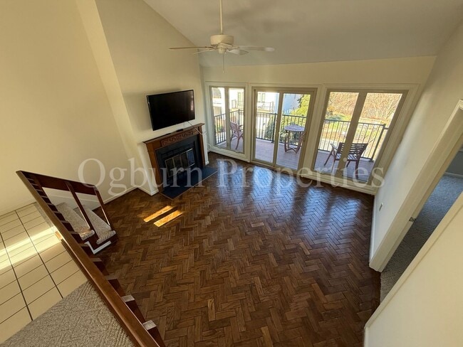 Building Photo - 711-D Marshall St-1BR/1BA Third Floor Condo, Near Old Salem