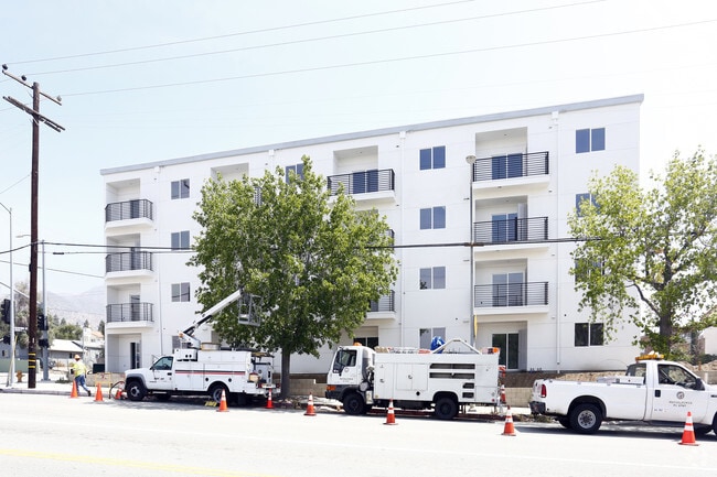 Building Photo - Glenoaks Villas
