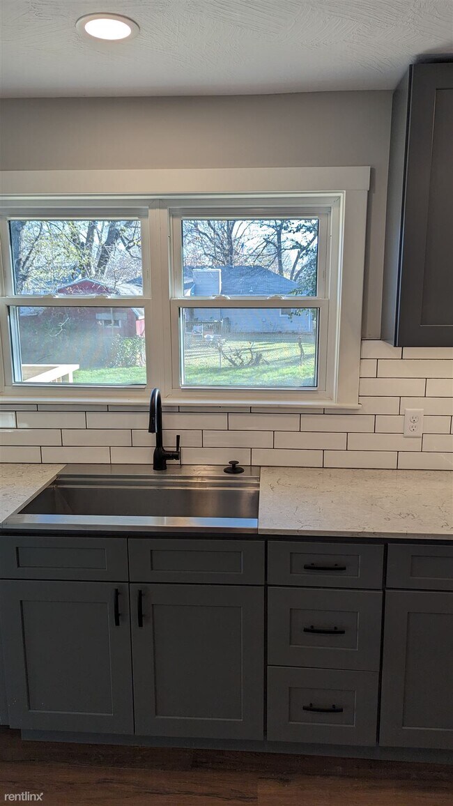 Foto del edificio - 3 br, 2 bath House - 834 West Broadmoor St...