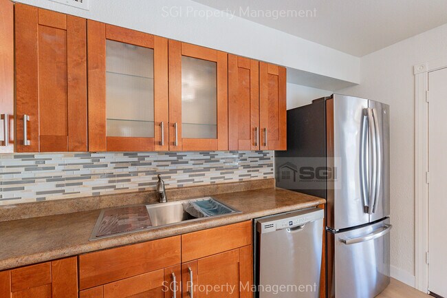 Building Photo - Half off 1st months rent with 18 month lease