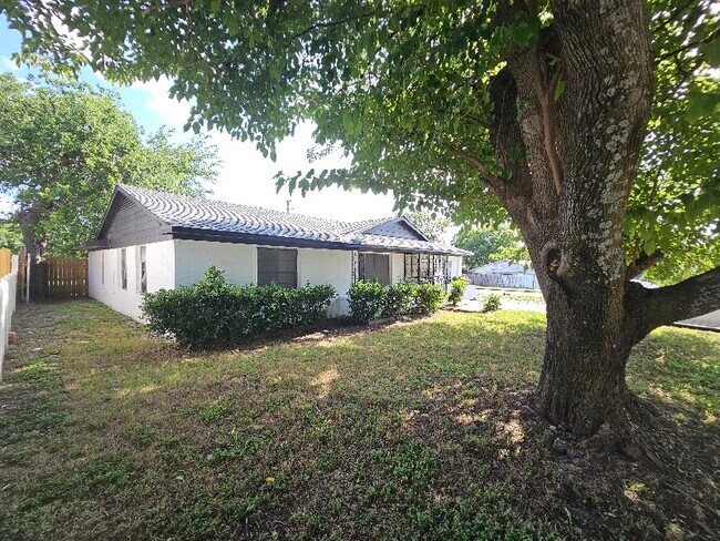 Photo - 548 Highfall Dr House