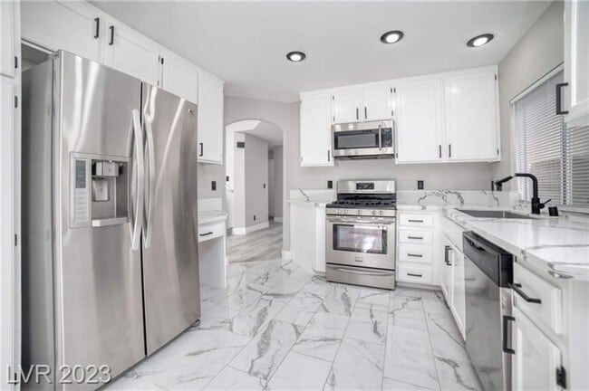 Building Photo - Stylish 3-Bed Home in Gated Summerlin Comm...