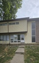 Building Photo - 911 N 70th Terrace