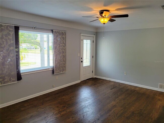 Foto del edificio - 5170 61st Ln N