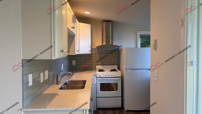 Foto del edificio - 609 68th Ave NE