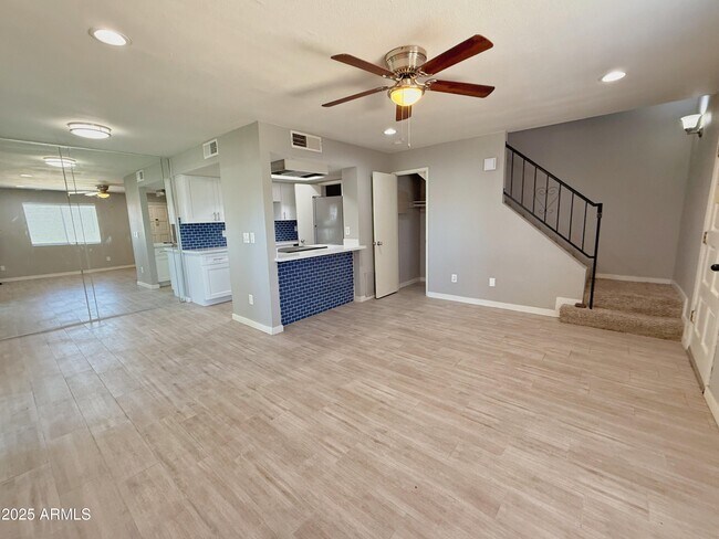 Foto del edificio - 10227 N 7th Pl