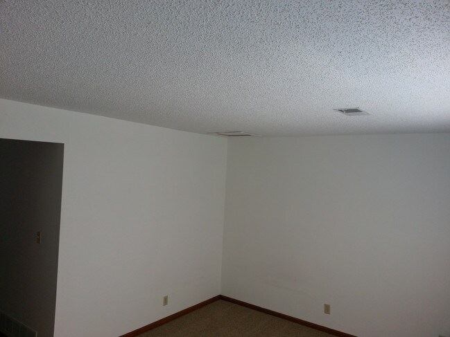 Foto del edificio - Southern Hills Townhomes