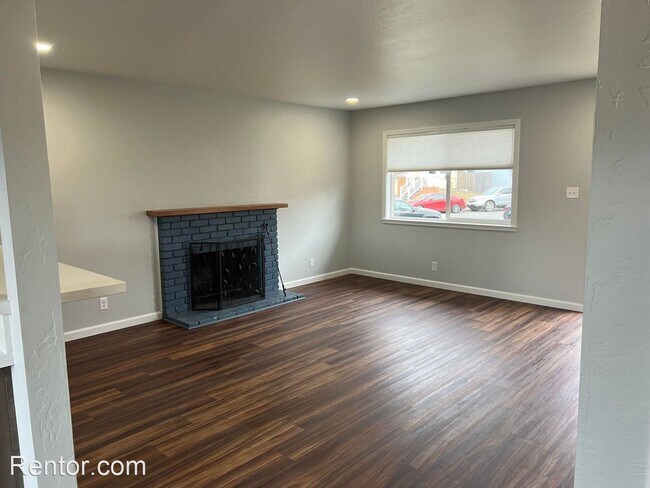 Building Photo - 4 br, 2 bath House - 2101 11th St
