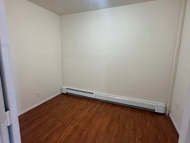 Foto del edificio - 818 Communipaw Ave