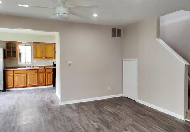Building Photo - 4383 6th St