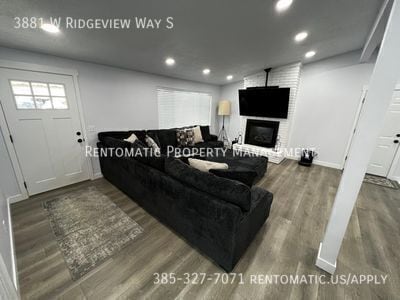 Building Photo - 3881 Ridgeview Way