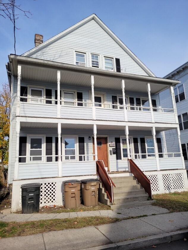 Primary Photo - 18 E Walnut St