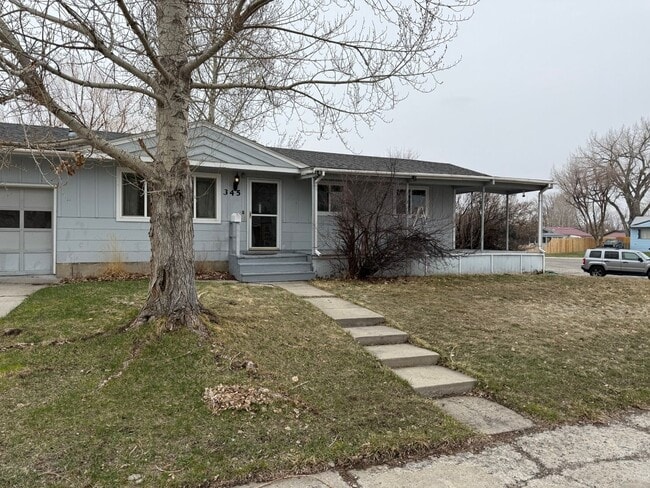 Building Photo - 4 Bedroom 2 Bathroom Home on Large Corner Lot with 2 Car Attached Garage In Great Neighborhood In...