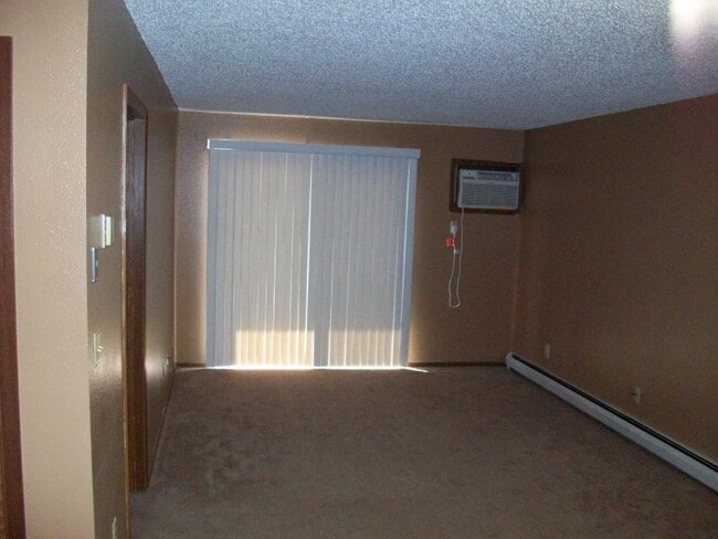 Building Photo - 2208 E Divide Ave