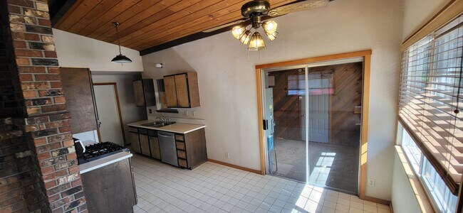 Foto del edificio - 2 bed 1.5 bath Downtown Bend - Large Master - Fenced Yard