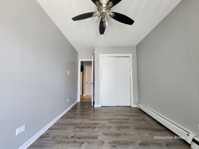 Foto del edificio - 3331 Commercial Ave
