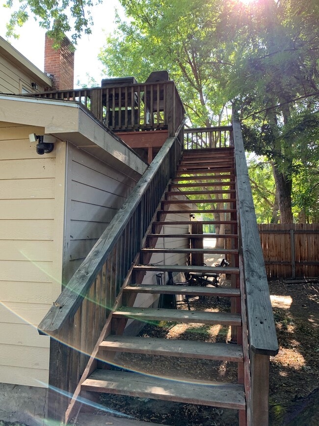 Building Photo - 419 S Garden St