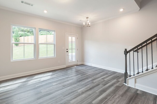 Building Photo - Grant Park Townhome Directly on the Atlant...