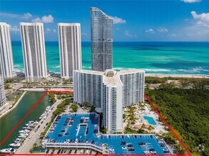 Building Photo - 100 Bayview Dr