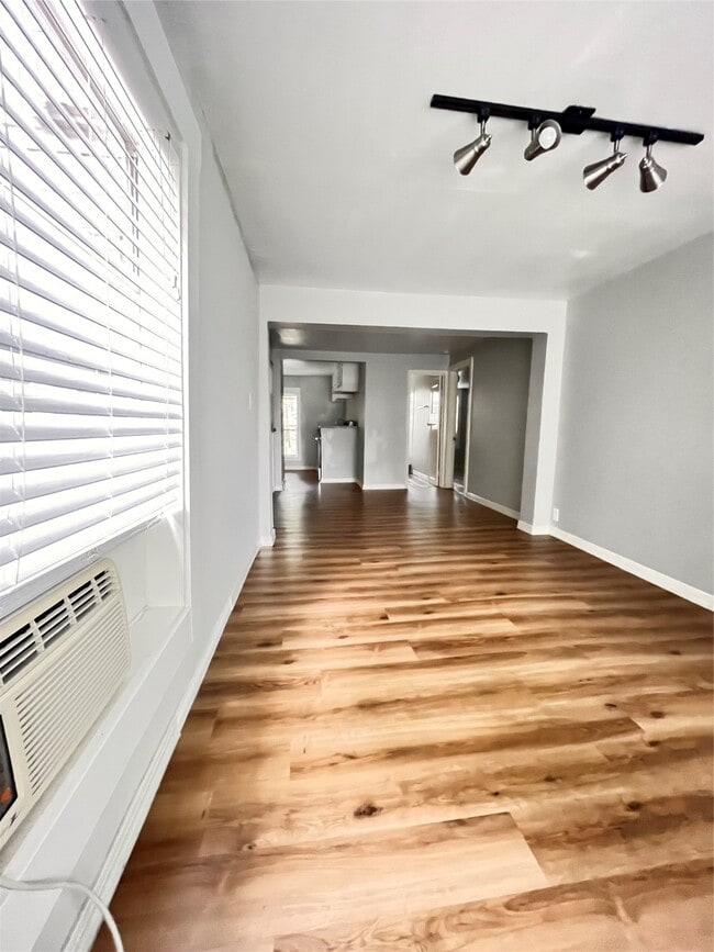 Foto del edificio - 911 Byrne St