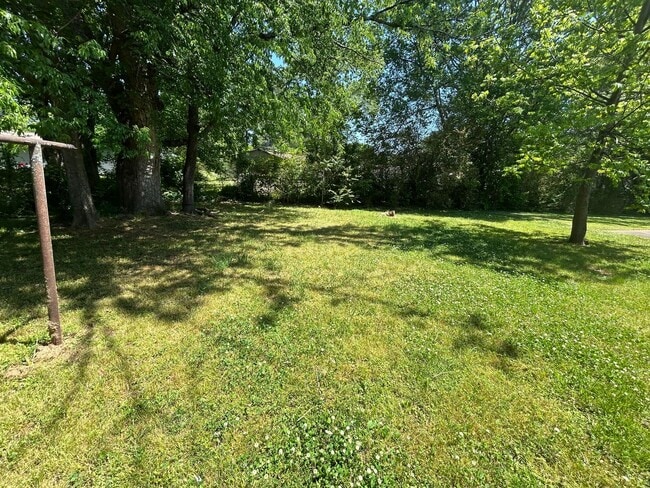 Building Photo - 3bedroom 1BA brick home with carport