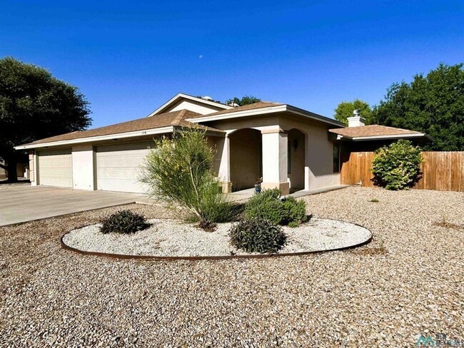 Foto del edificio - 3206 N Richardson Ave