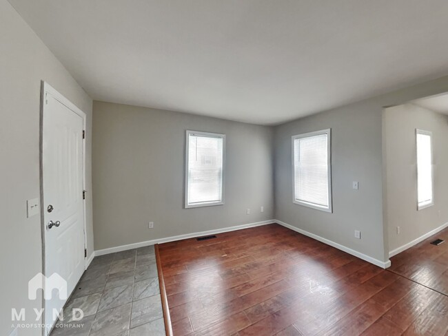 Building Photo - 113 S Frey Ave