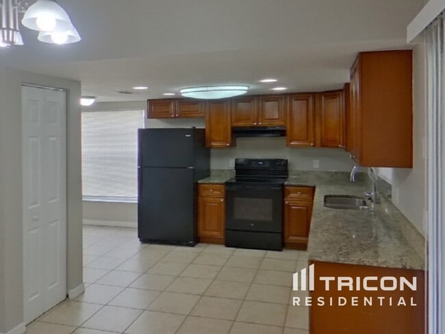 Building Photo - 1624 Crossridge Dr
