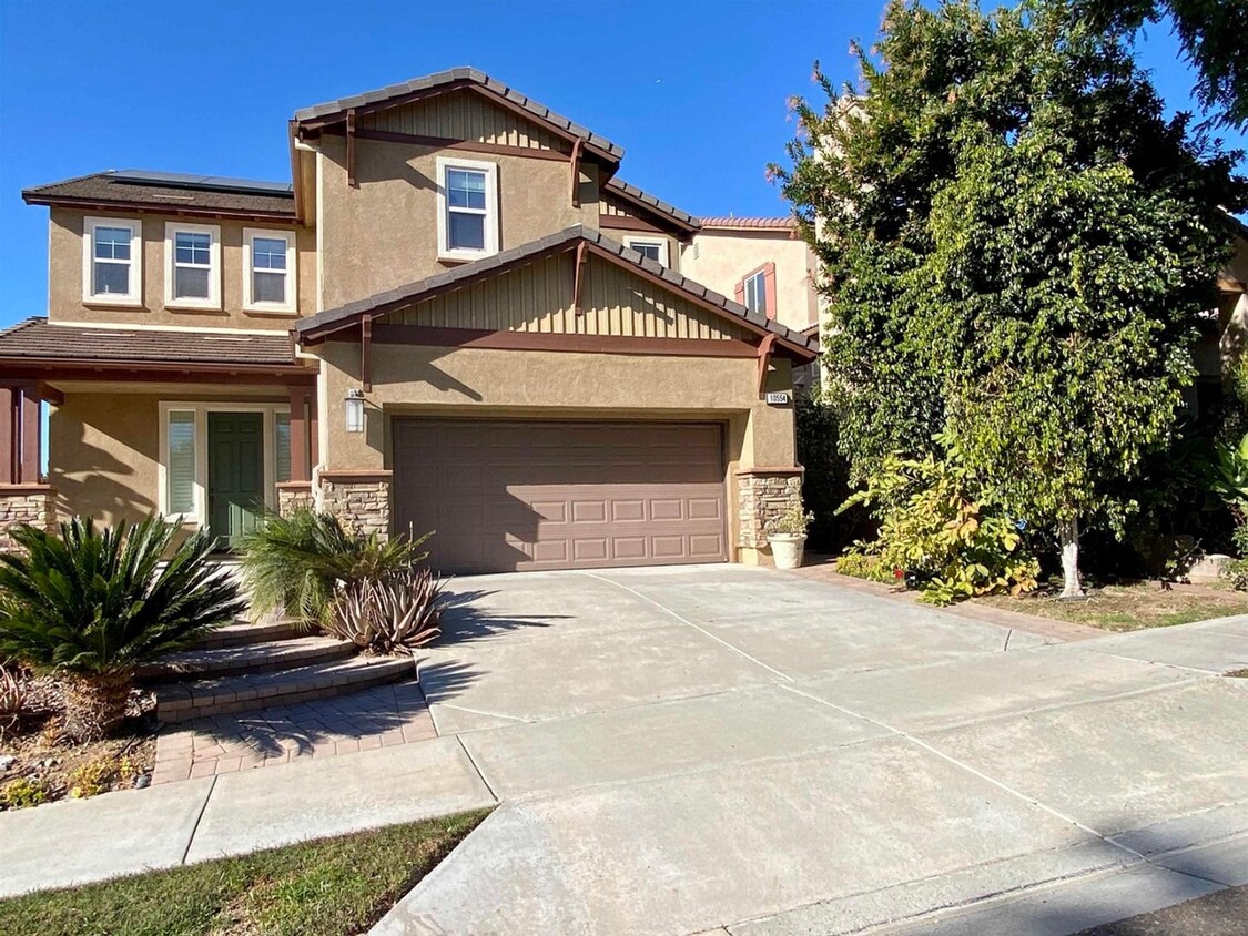 Foto principal - Executive 5 bedroom 3 bath Rancho Bernardo...