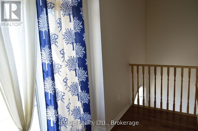 Building Photo - 319 Aspendale Cres