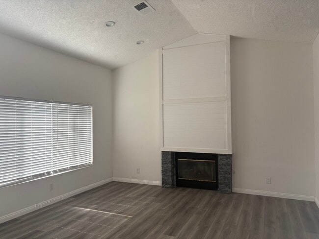 Foto del edificio - 44348 27th St W