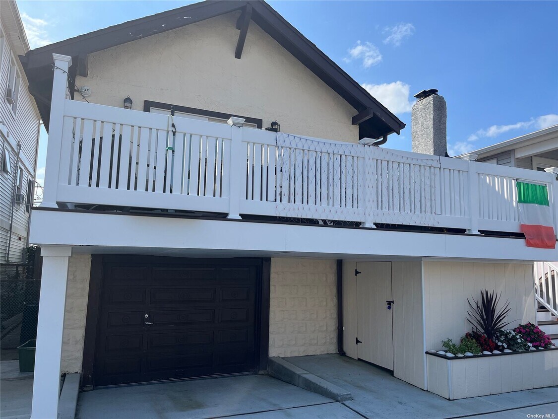 71 Connecticut Ave Unit Main, Long Beach, NY 11561 Room for Rent in Long Beach, NY