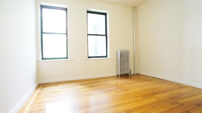 Foto del edificio - 2835 Bainbridge Ave