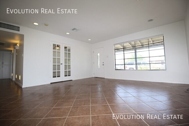 Foto del edificio - 7448 E Coronado Rd