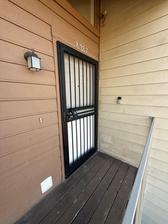 Foto del edificio - 8287 Sands Point Dr