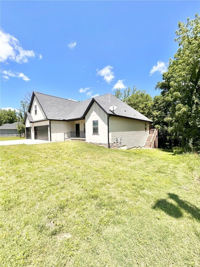 Building Photo - 22 Cannich Dr