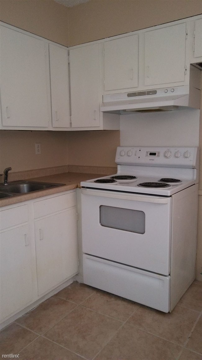 Building Photo - 4416 Laplace St