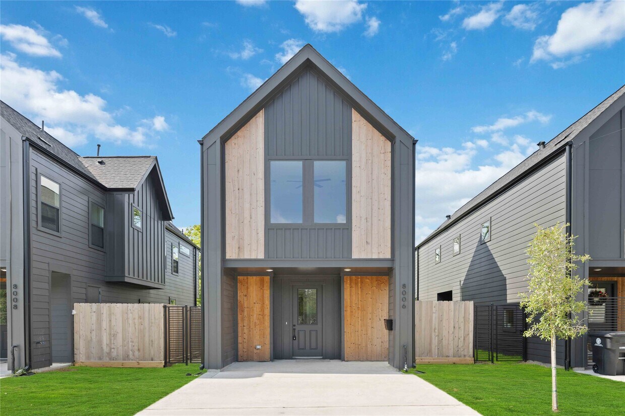 Foto principal - 8006 Sunbury St