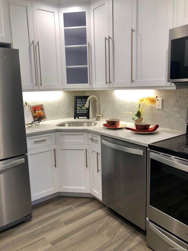 Building Photo - 425 Newbridge Rd