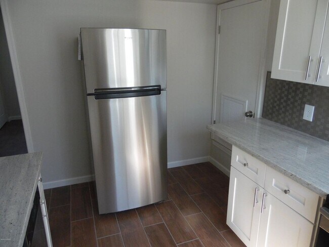 Building Photo - Central 1 bedroom Guesthouse