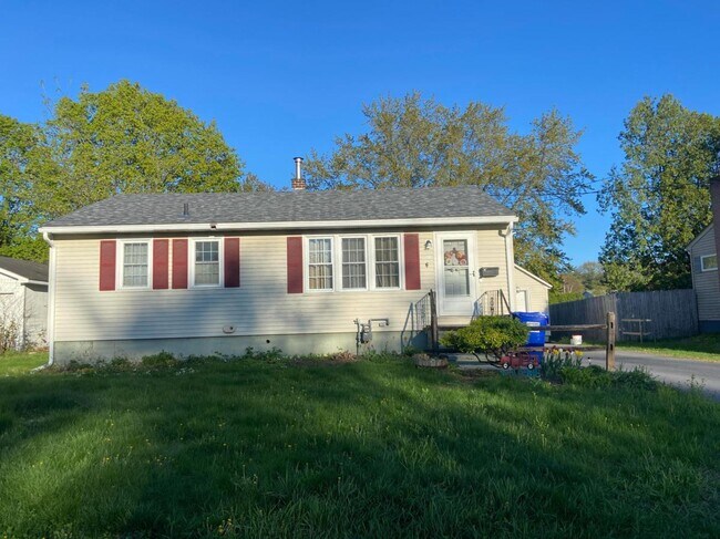 Building Photo - 12 Hiawatha Ave