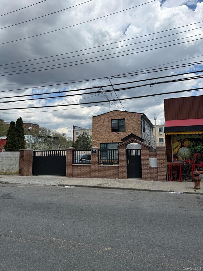 Foto del edificio - 919 Crescent St.