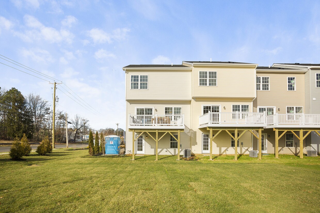 Primary Photo - 13 Iron Gate Rd