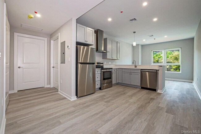 Building Photo - 500 Commerce St