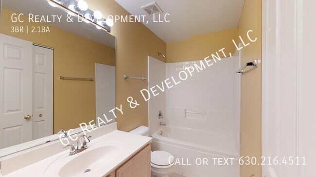 Building Photo - ***PINEHURST - VERNON HILLS TOWNHOME / 3BD...