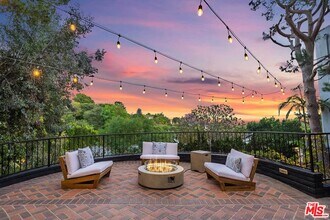 Building Photo - 9305 Beverlycrest Dr